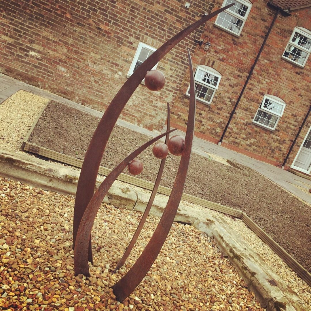 Garden Sculpture Abstract Family Style 4 Simply Metal Garden decor